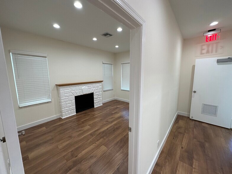 More Photos Of 1317 SE 4th Ave, Fort Lauderdale Office Residential For Sale