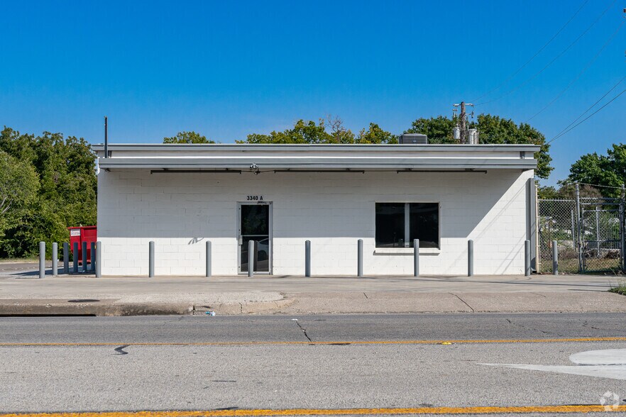More Photos Of 3340 N Beach St, Fort Worth Flex For Sale