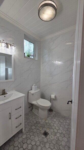 More Photos Of 85998 Overseas Hwy, Islamorada Office Residential For Lease