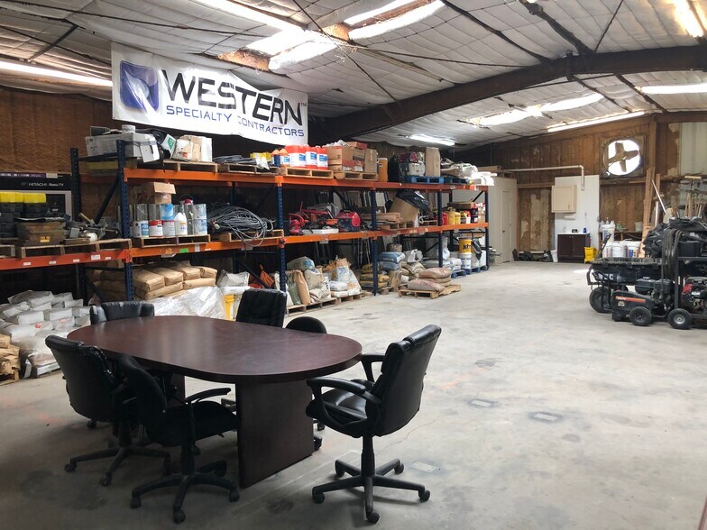 More Photos Of 602 S Loop 4, Buda Warehouse For Lease