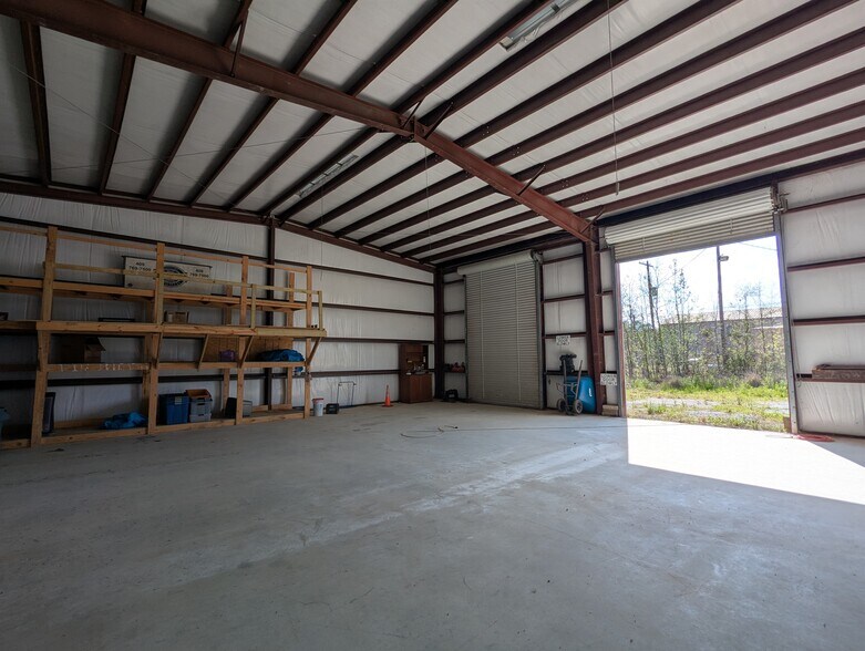 More Photos Of 16595 IH-10, Vidor Truck Terminal For Sale