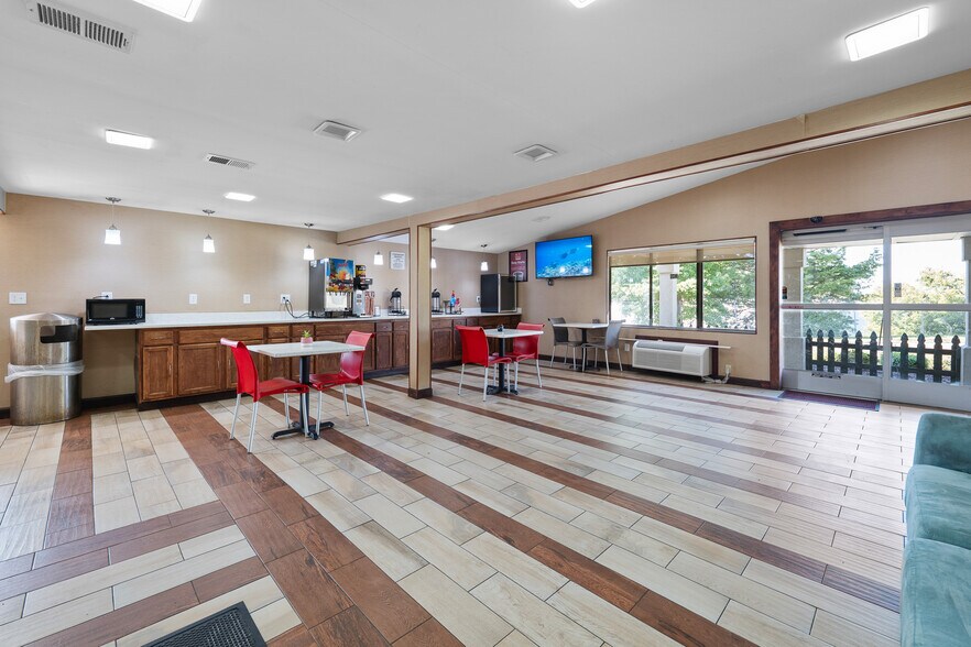 More Photos Of 1721 Broadcast St, Gastonia Hotel For Sale