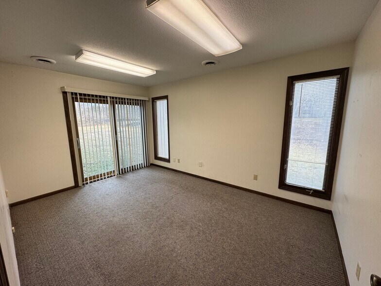 More Photos Of 3110 Mallard Cove Ln, Fort Wayne Office Residential For Lease