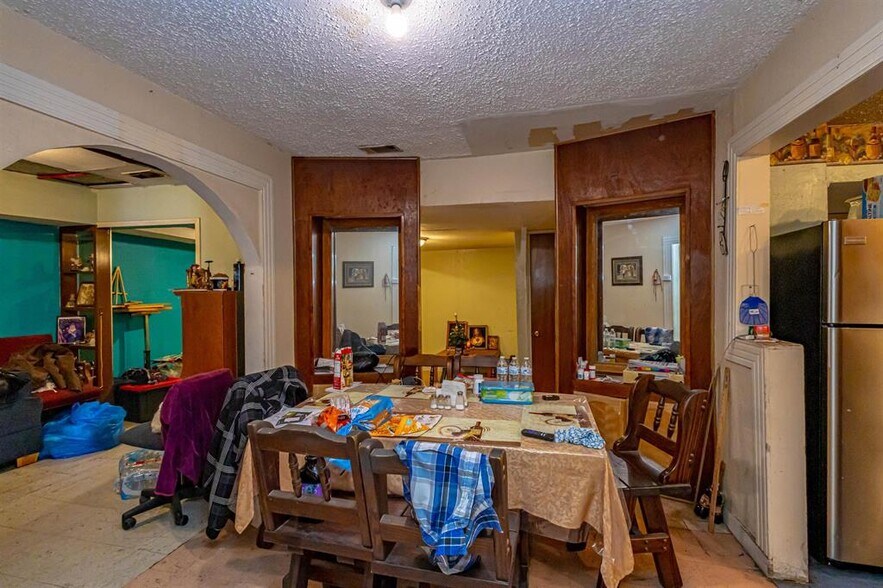 More Photos Of 1801 San Bernardo Ave, Laredo General Retail For Sale