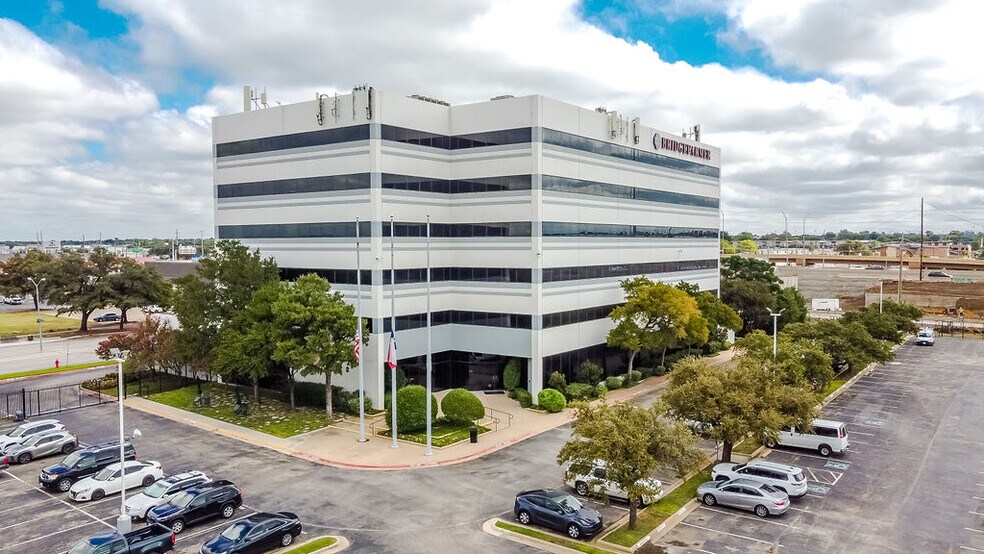 More Photos Of 2350 Valley View Ln, Dallas Loft Creative Space For Lease