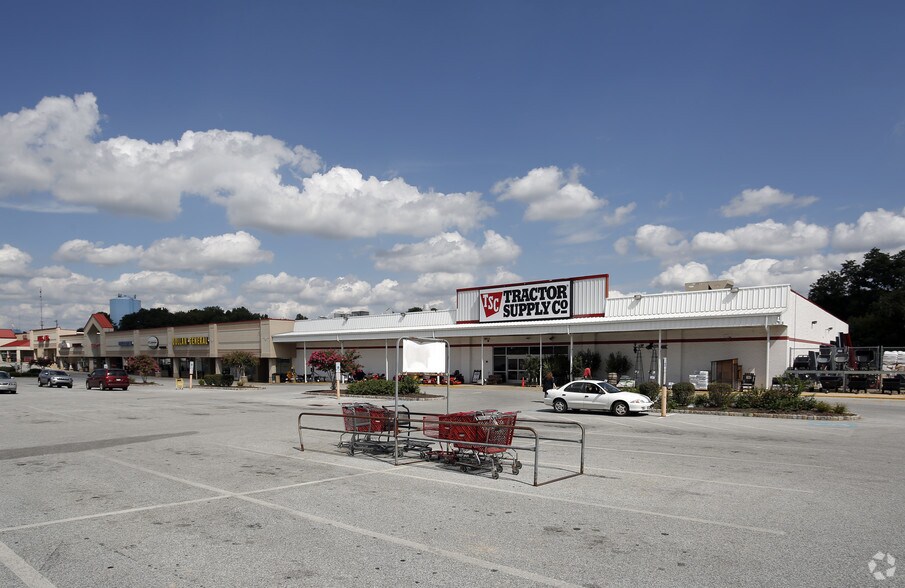 More Photos Of 321-355 N 3rd St, Oxford General Retail For Lease