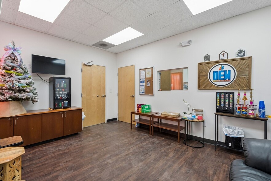 More Photos Of 103 Ardis St, Summerville Warehouse For Sale