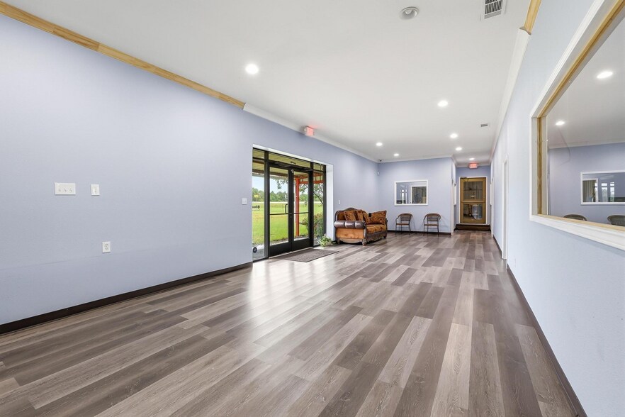 More Photos Of 3301 S State Highway 121, Bonham Showroom For Sale