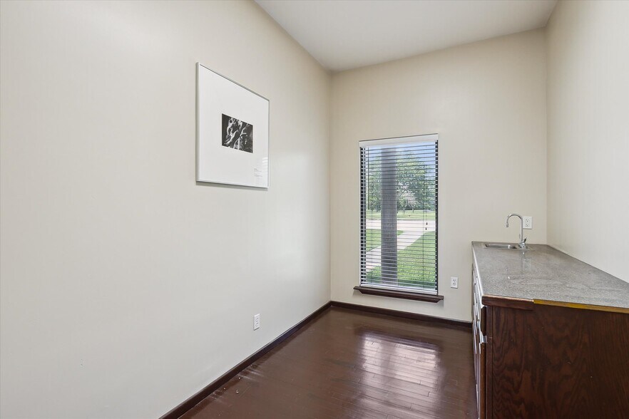 More Photos Of 3403 N Beach St, Fort Worth Medical For Lease