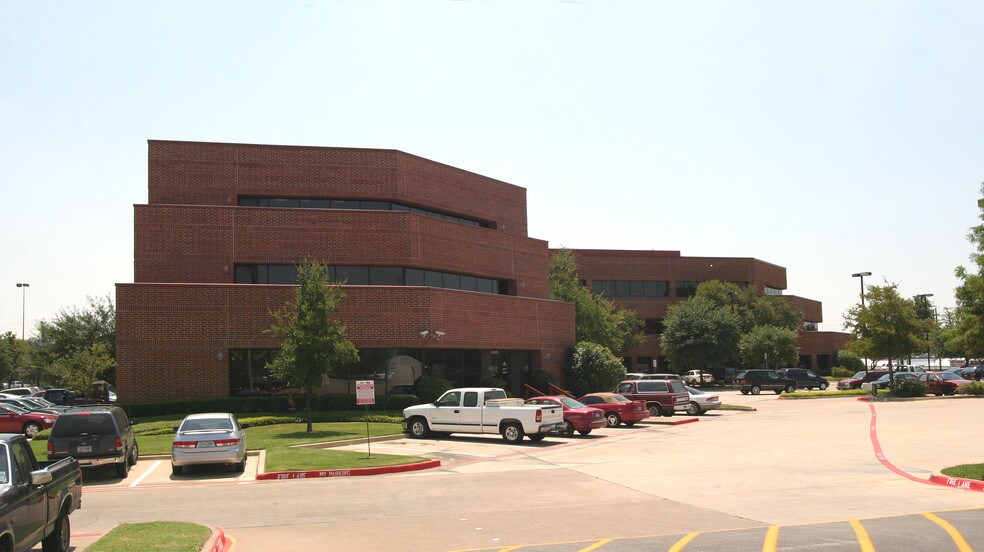 More Photos Of 2201 N Collins St, Arlington Office For Lease