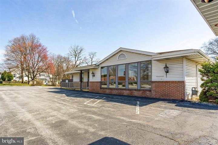 More Photos Of 915 N Hanover St, Elizabethtown Medical For Sale