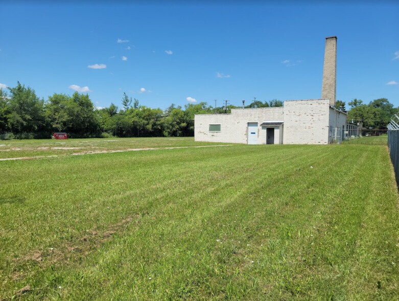 More Photos Of 1900 E Holland Ave, Saginaw Warehouse For Sale