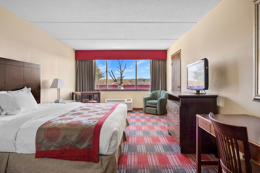 More Photos Of 3 Watervliet Avenue Ext, Albany Hotel For Sale