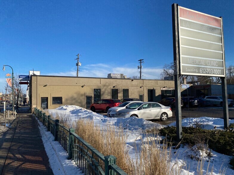 More Photos Of 515 W Lake St, Minneapolis Storefront Retail Office For Lease