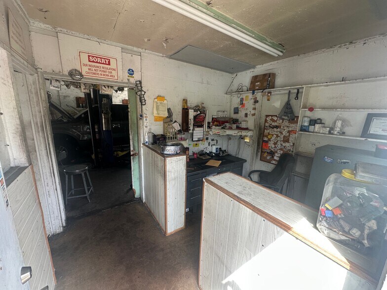 More Photos Of 800 S Adelle Ave, Deland Contractor Storage Yard For Sale