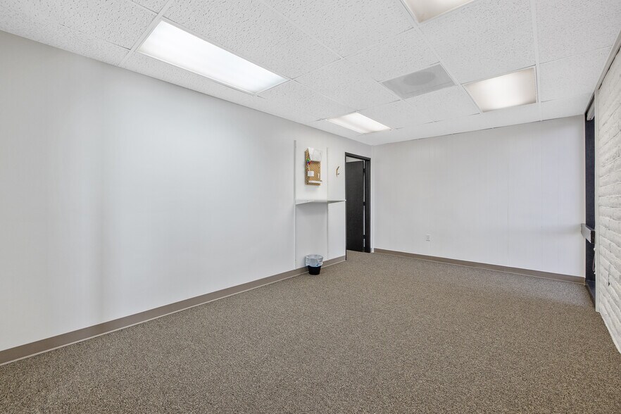 More Photos Of 1620 W Mineral King Ave, Visalia Office For Sale