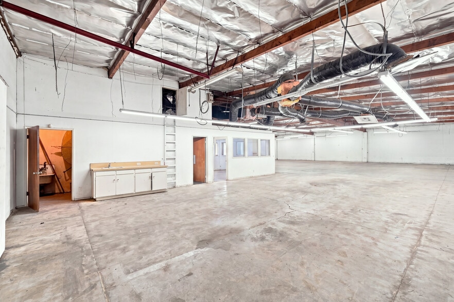 More Photos Of 777 1/2 Stanford Ave, Los Angeles Warehouse For Sale