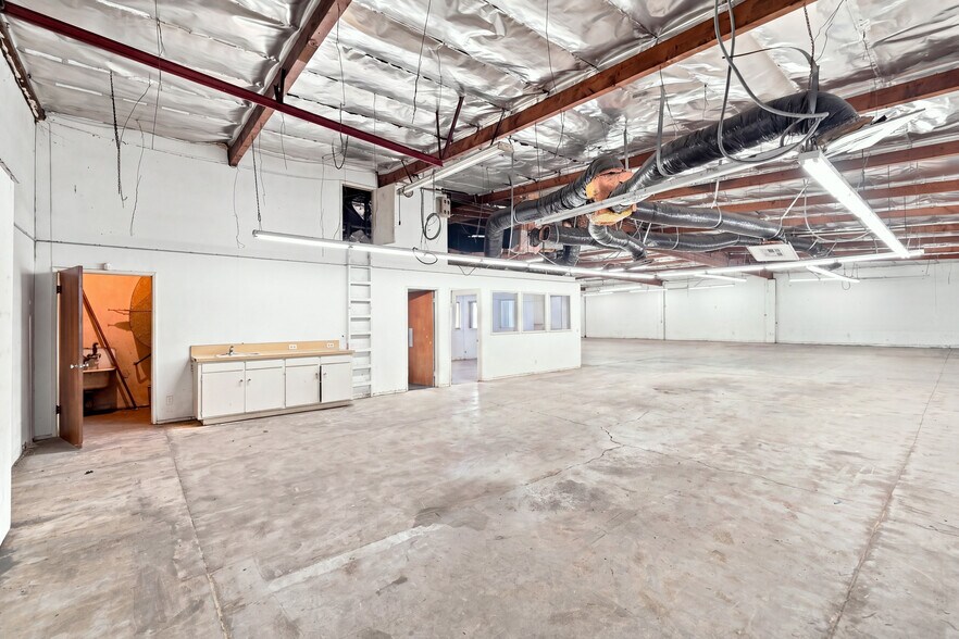 More Photos Of 777 Stanford Ave, Los Angeles Warehouse For Lease