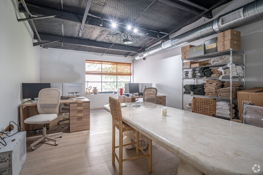 More Photos Of 3330 Audley St, Houston Storefront Retail Office For Sale