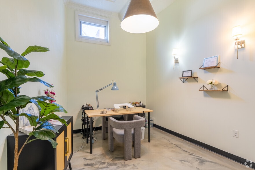 More Photos Of 7185 Manchester Rd, Maplewood Coworking Space