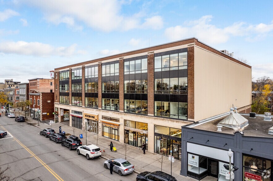 Primary Photo Of 370-382 Av Victoria, Westmount Office For Lease