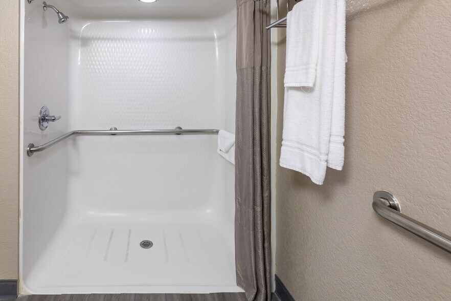 More Photos Of 65 S Grand Ave, Fort Lupton Hotel For Sale