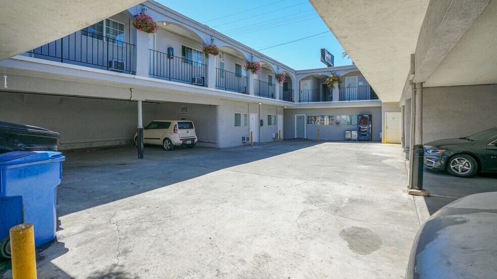 More Photos Of 4905 W Adams Blvd, Los Angeles Apartments For Sale