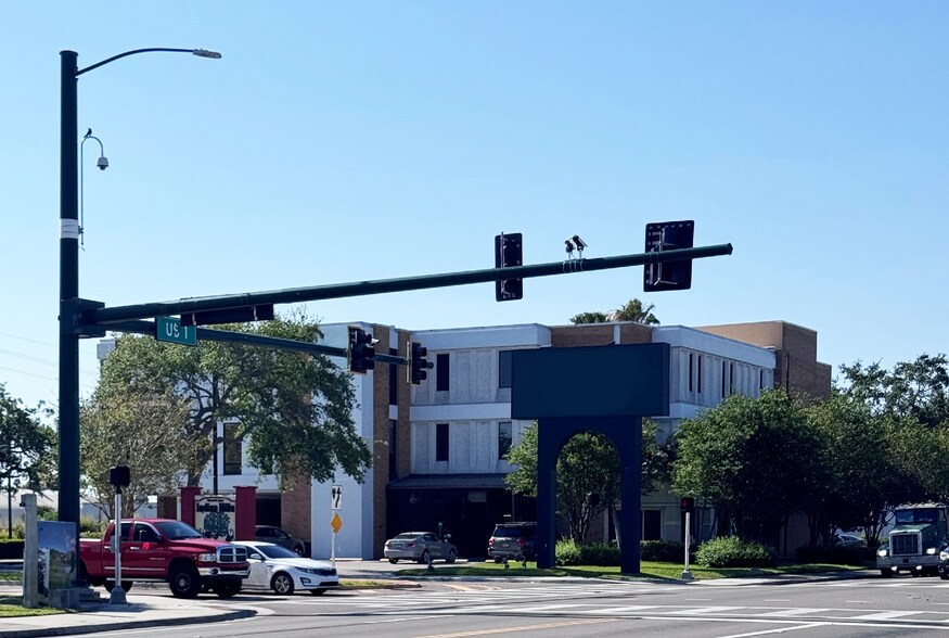 Primary Photo Of 1600 S US Highway 1, Fort Pierce Office For Sale