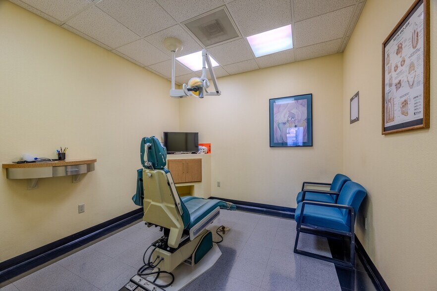 More Photos Of 1570 S Rainbow Blvd, Las Vegas Office For Lease