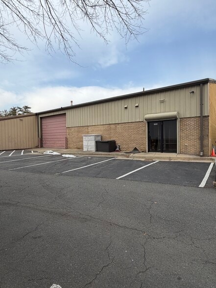 More Photos Of 7226-7230 Lockport Pl, Lorton Warehouse For Lease