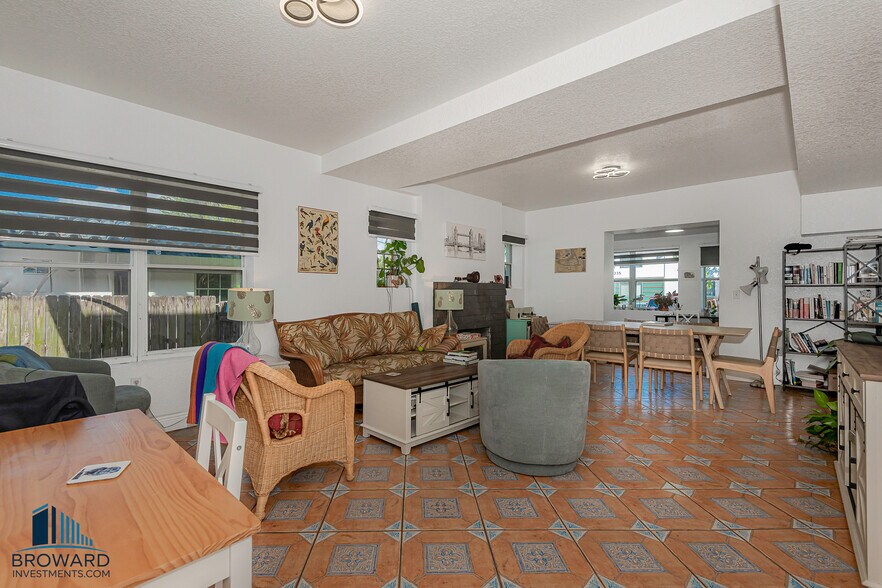 More Photos Of 330 SW 20th St, Fort Lauderdale Multifamily For Sale