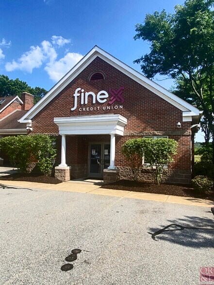 More Photos Of 60-62 Hyde Ave, Vernon Storefront Retail Office For Lease