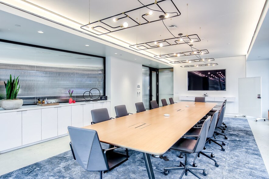 More Photos Of 333 S Grand Ave, Los Angeles Office For Lease