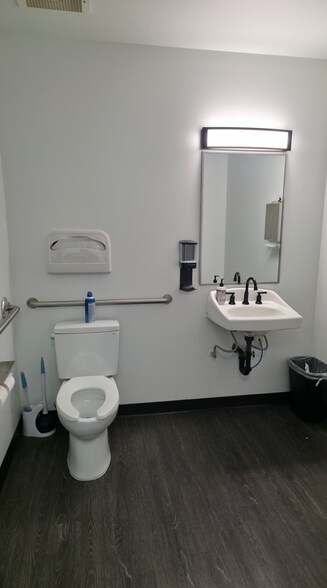 More Photos Of 1815 W Saint Marys Rd, Tucson Medical For Lease