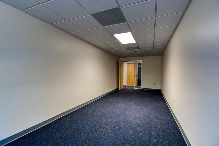 More Photos Of 105 Professional Pky, Yorktown Self Storage For Lease