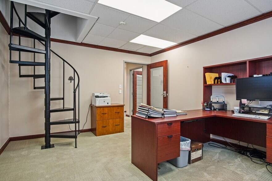 More Photos Of 2412 Palmer Cir, Norman Office For Sale