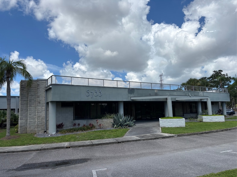 More Photos Of 5733 Myerlake Cir, Clearwater Showroom For Sale
