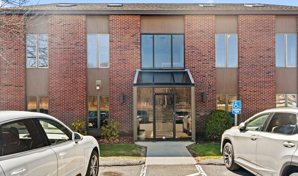 More Photos Of 871 Turnpike St, North Andover Office For Lease