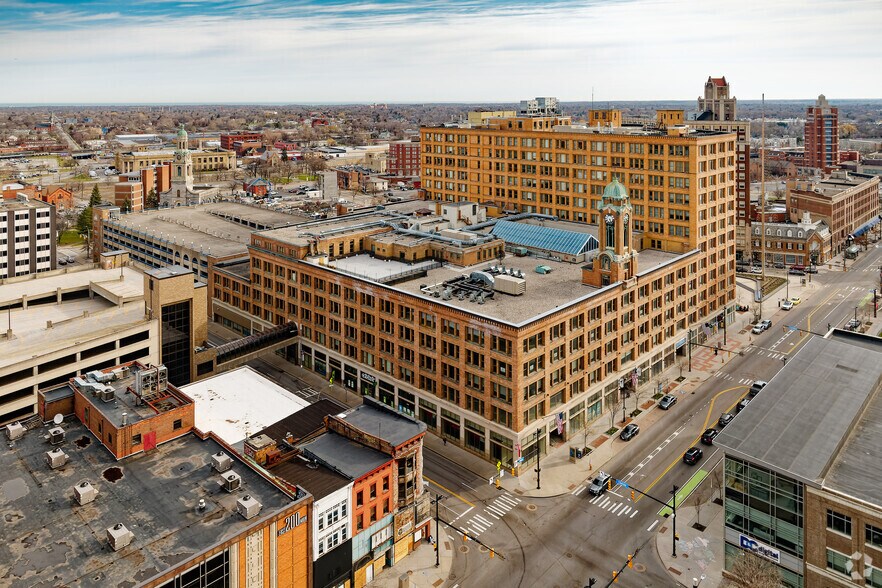More Photos Of 260 E Main St, Rochester Medical For Lease