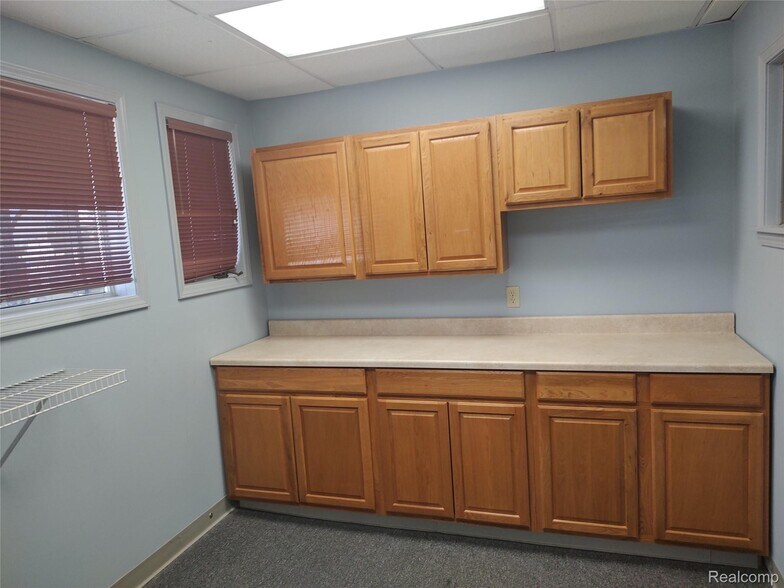 More Photos Of 5154 Miller Rd, Flint Medical For Sale