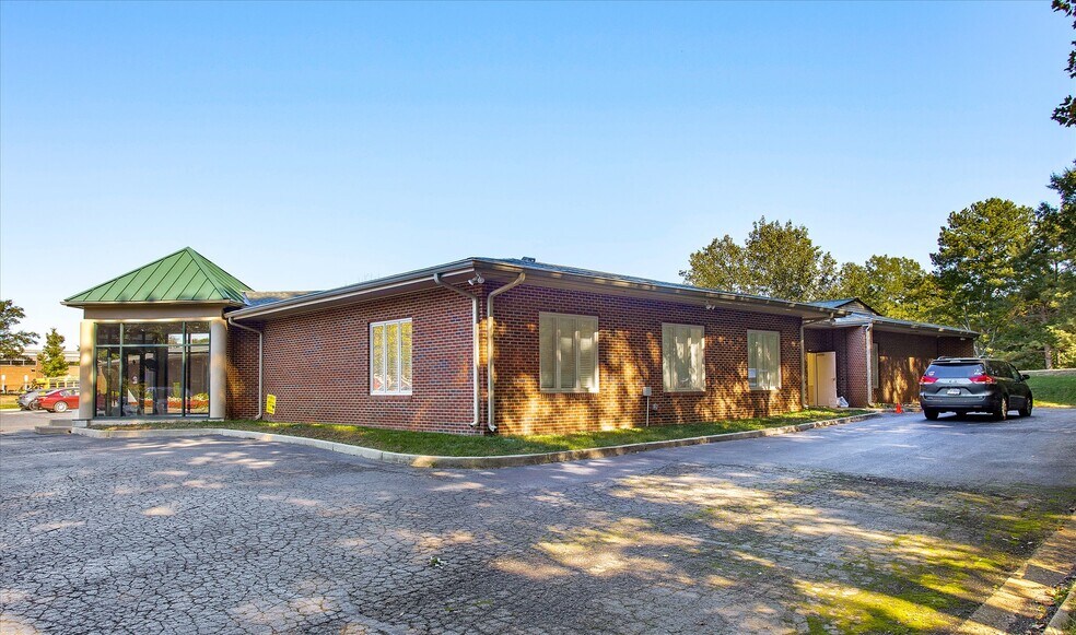 More Photos Of 1770 N Parham Rd, Richmond Office For Lease