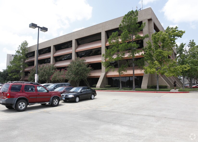 More Photos Of 8200 Wednesbury Ln, Houston Medical For Lease