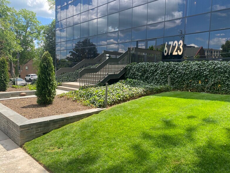 More Photos Of 6723 Whittier Ave, McLean Office For Lease