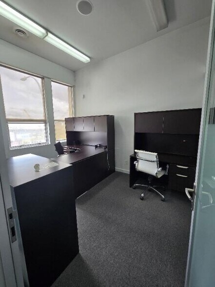 More Photos Of 129 Columbia St E, New Westminster Office For Sale