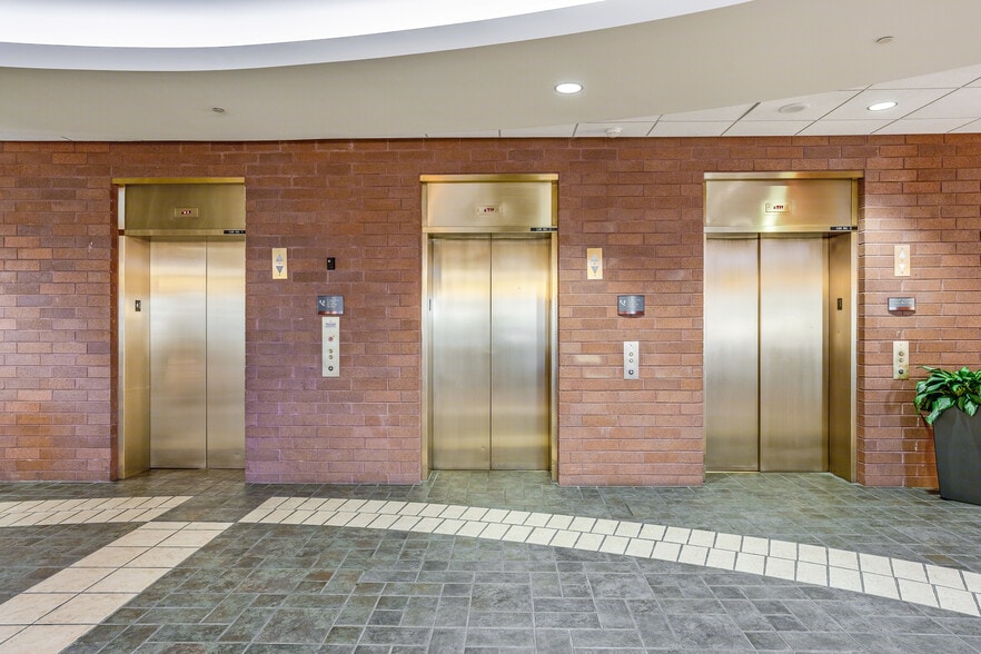 More Photos Of 10000 Innovation Dr, Wauwatosa Office For Lease