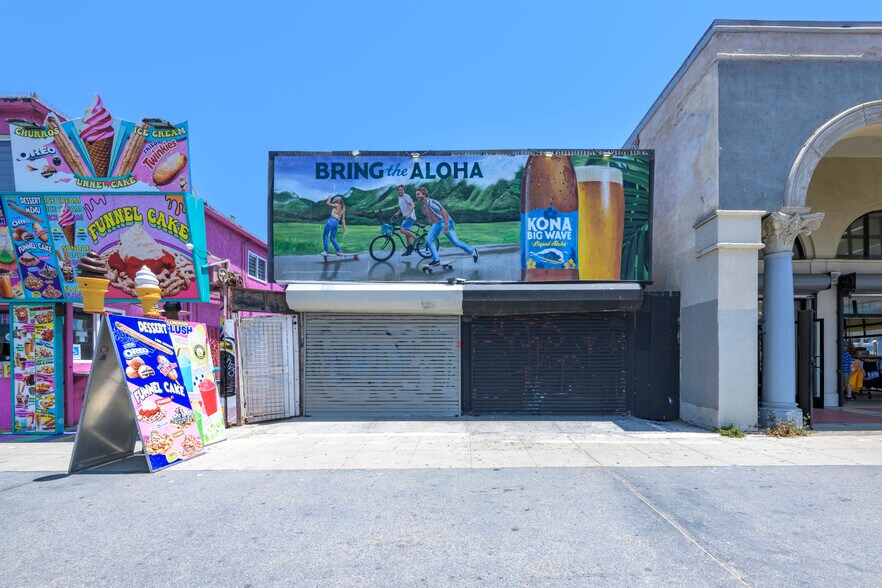 More Photos Of 2013 Ocean Front Walk, Venice Storefront For Lease