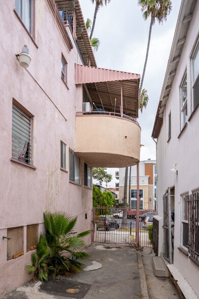 More Photos Of 1125 S Westmoreland Ave, Los Angeles Apartments For Sale