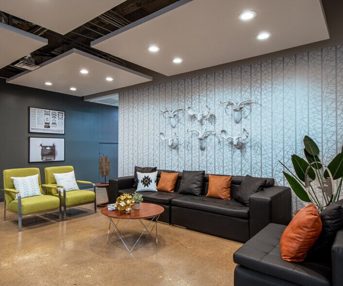 More Photos Of 2727 Lyndon B Johnson Fwy, Farmers Branch Office For Lease