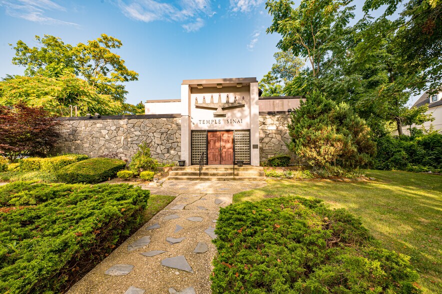 More Photos Of 270 Clocks Blvd, Massapequa Religious Facility For Sale