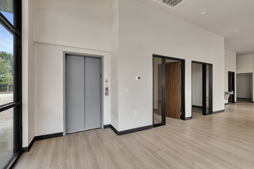 More Photos Of 1009 Yale St, Houston Freestanding For Lease